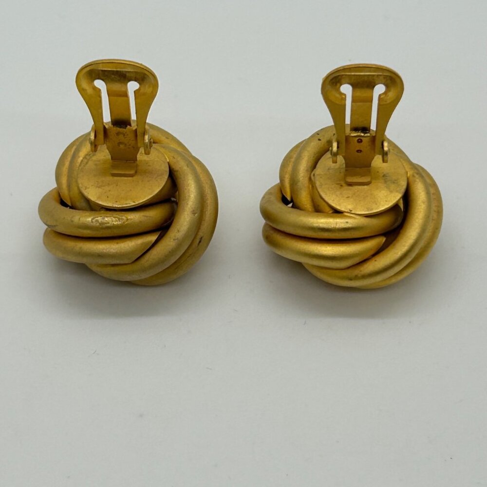 Vintage Matte Gold Knot Earrings Clip-On Brushed Gold-Tone Love Knot Statement - Picture 8 of 16